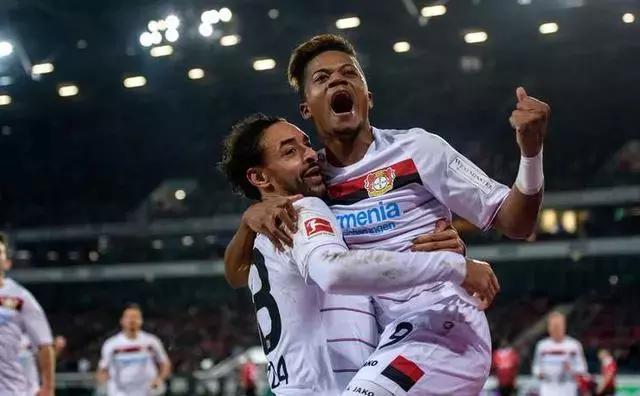  勒沃库森攻击群发威，德甲金靴争夺白热化