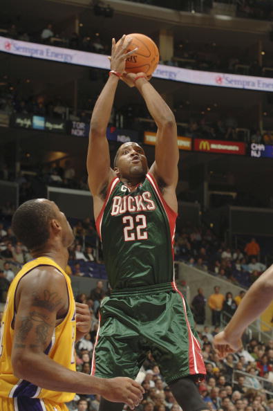  德罗赞中距离跳投无解，公牛加时险胜雄鹿爆出最大冷门